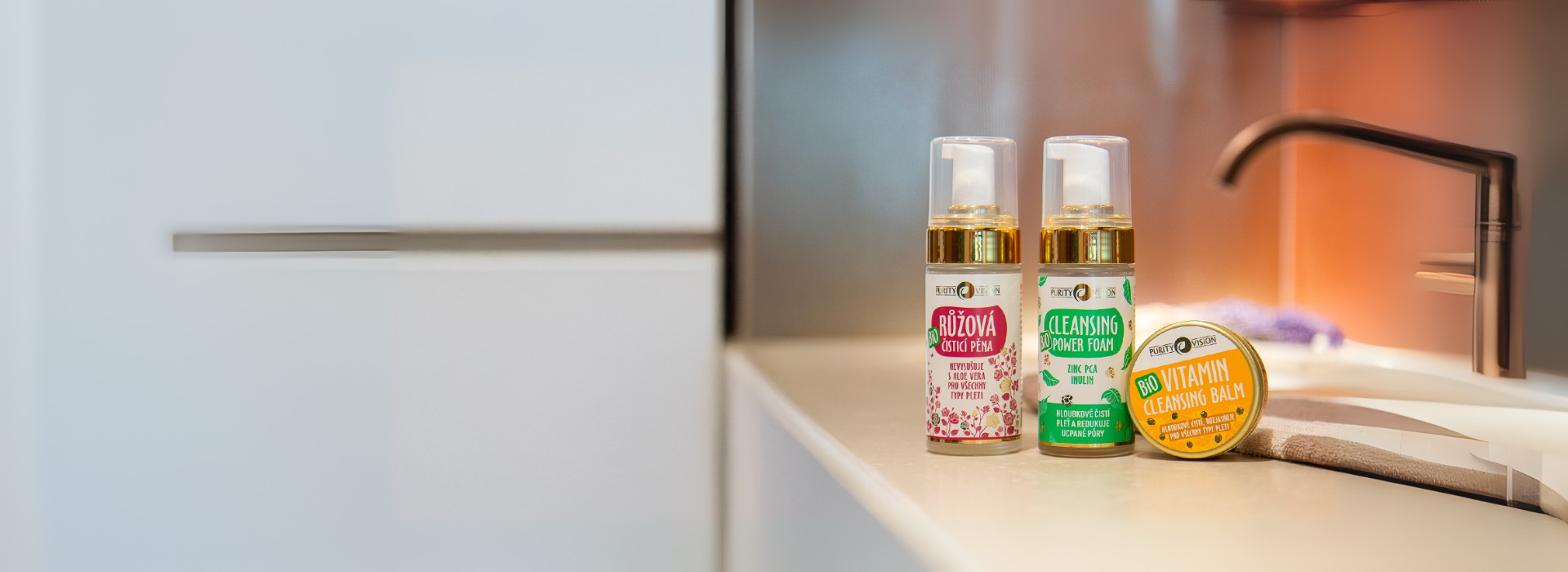NOVINKA - Dvojfázové čistenie: najdôležitejší krok vašej pleťovej rutiny